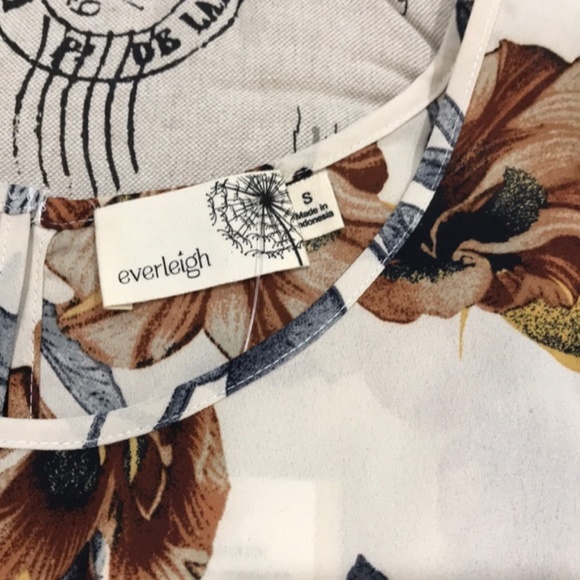 Everleigh Pleated Back Tank Top - Picture 5 of 6